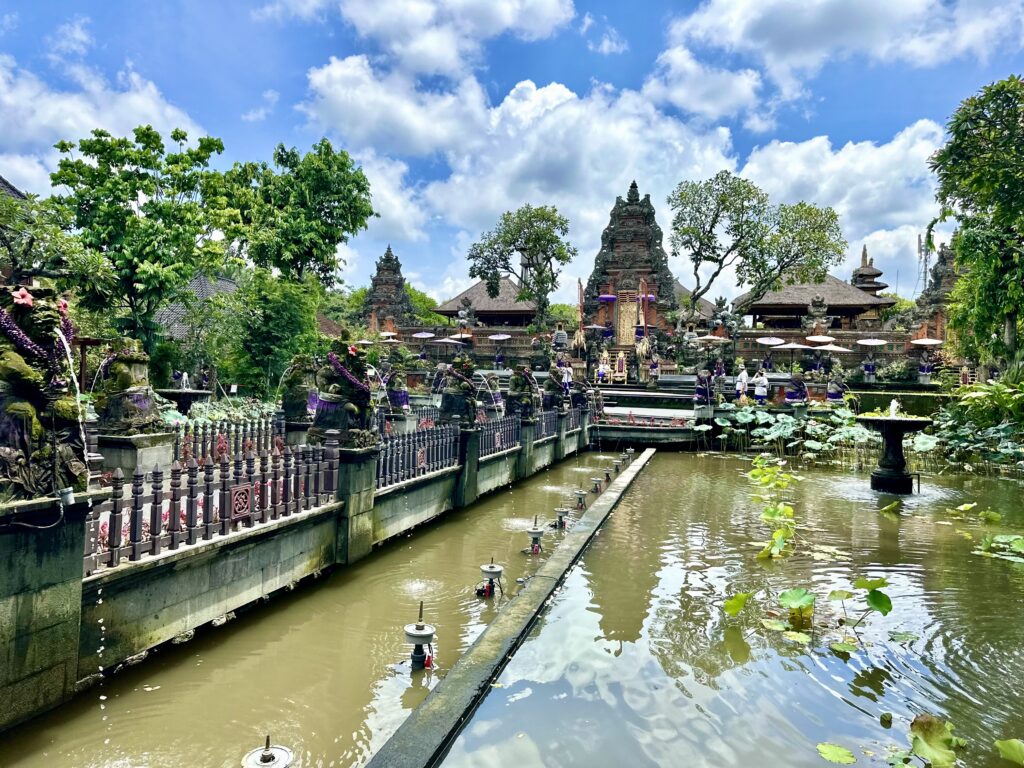 Ubud na Bali vodní palác